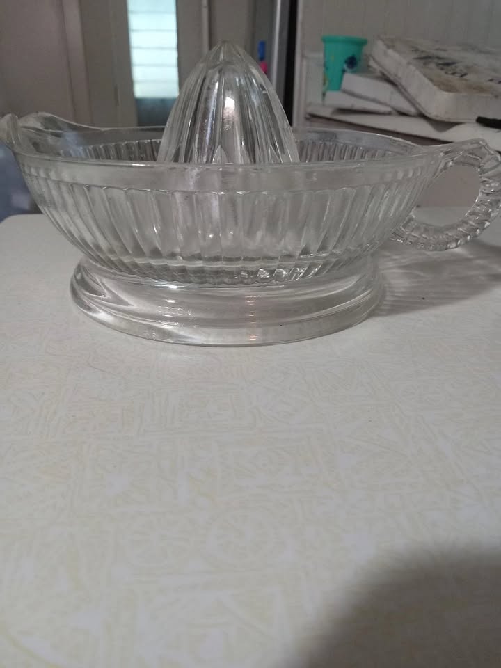 Vintage Federal Glass Clear Citrus Juicer Reamer with Starburst Base