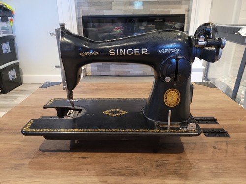 Antique Singer Model 15 Sewing Machine (Canada) 1948 JC678350 Vintage