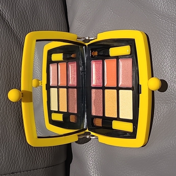 Hot Stuff eyeshadow and lipgloss compact with mirror