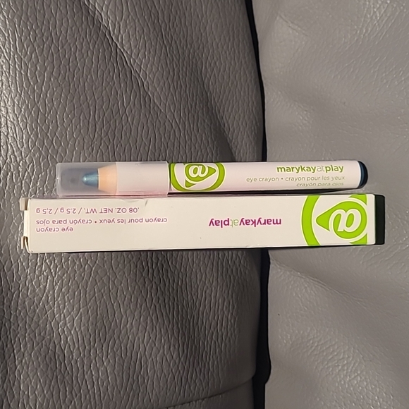 🌸3/$15🌸 Mary Kay at Play eye crayon - teal me more