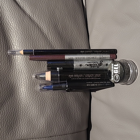 Eye makeup lot